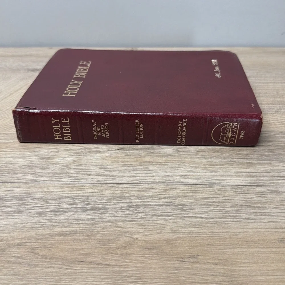 Holy Bible New King James Version‎ Red Letter Edition Bonded Leather Gold Edge